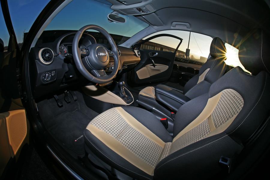 Интерьер Audi A1 by Pogea Racing (8X) 2011 года  (фото 4 из 29)